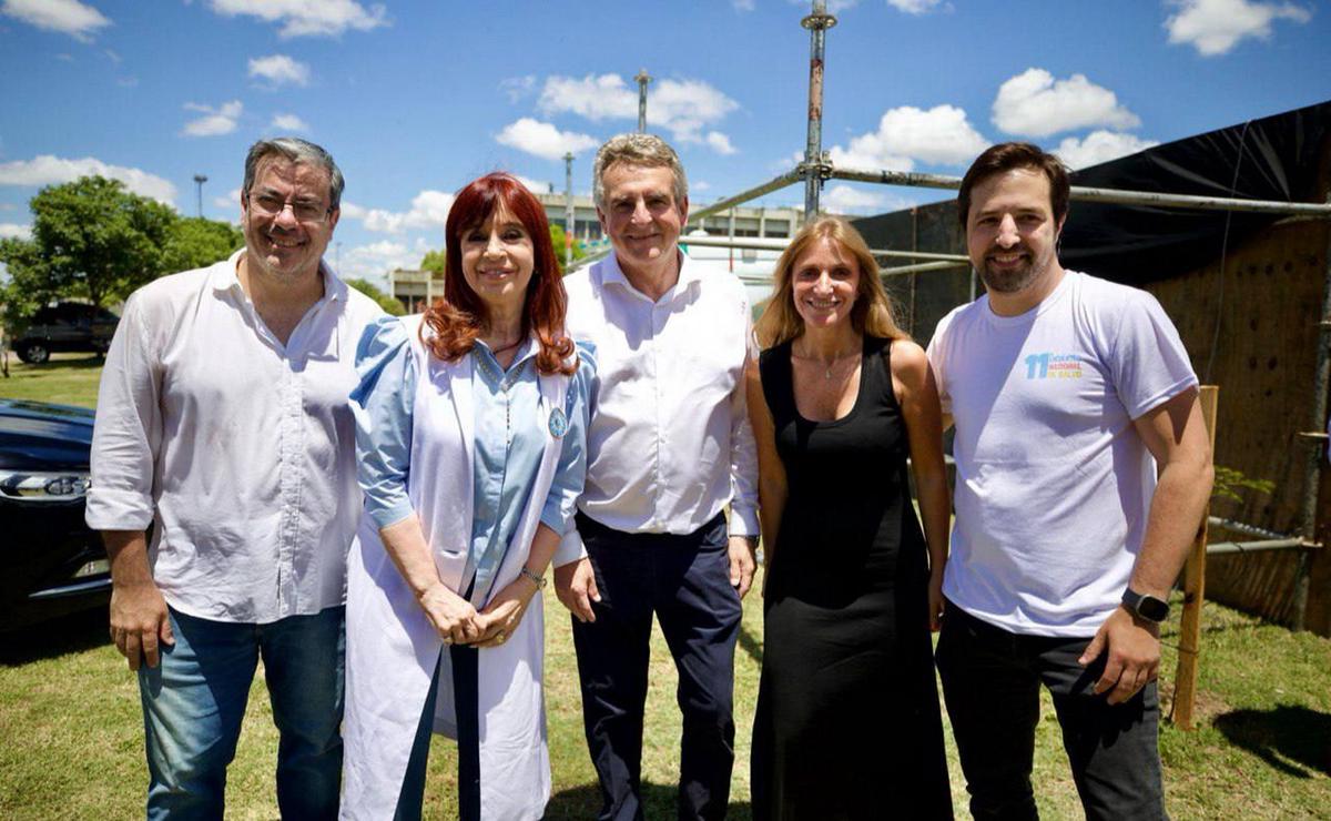 FOTO: CFK en Rosario: militancia y ausencias dirigenciales ante un calor abrasador.