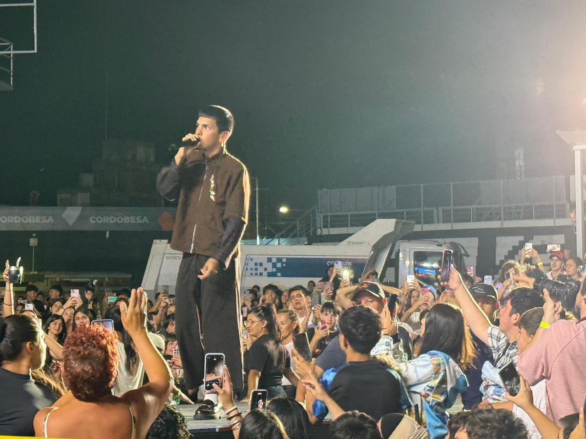 Milo J en un show íntimo en Cosquín. (Foto: Daniel Cáceres).