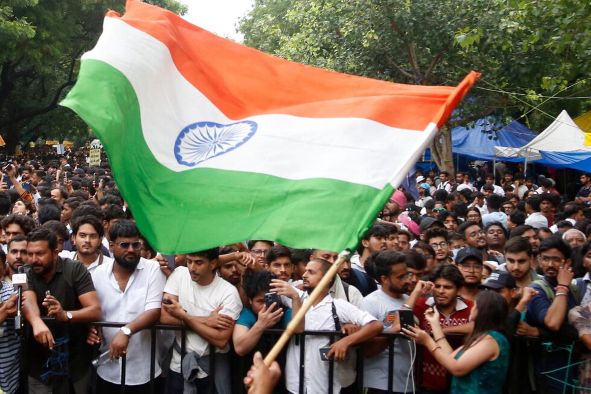 Movimiento de las Cucarachas en la India juran continuar protesta hasta que renuncie ministro