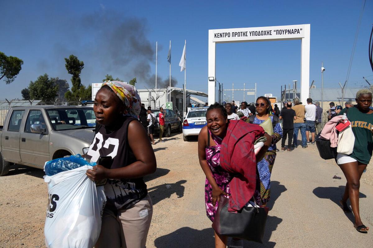 Se protegerán derechos de migrantes en centros de retorno en terceros países, afirma comisario de UE
