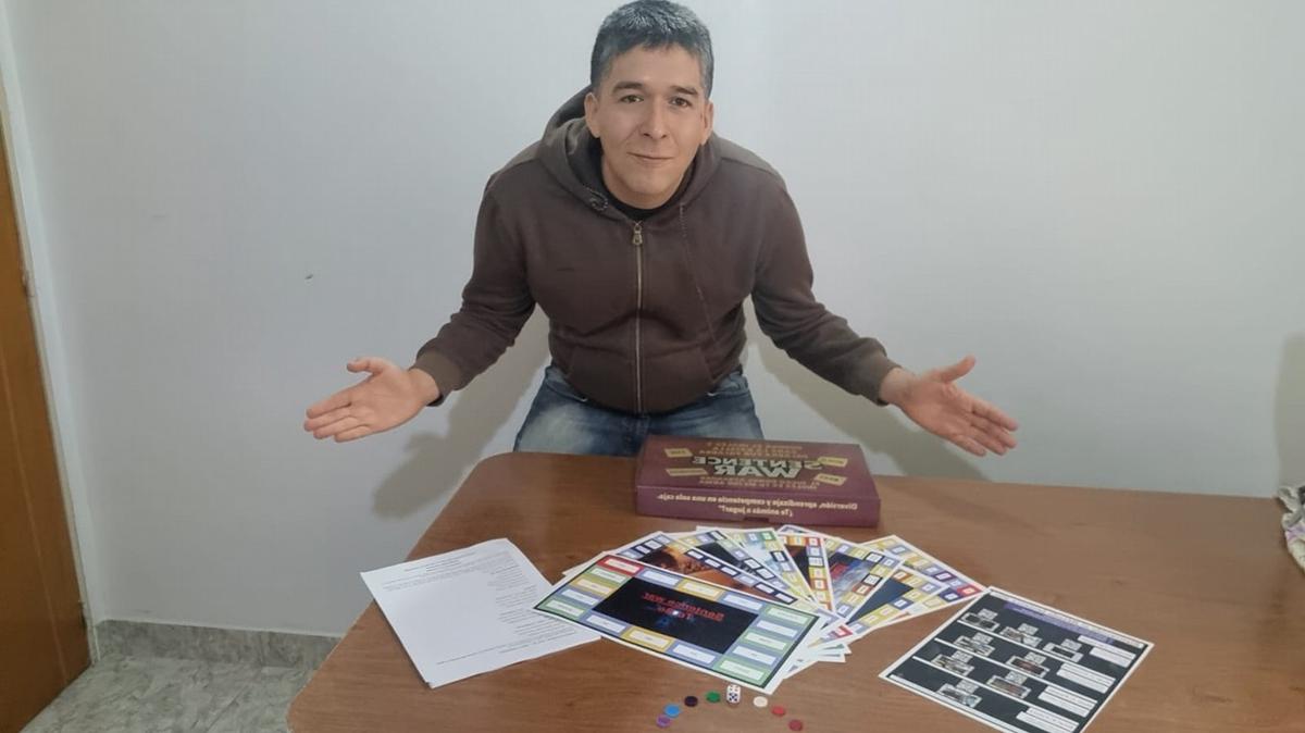 Edgar Guerrero diseñó “Sentence War”, una propuesta lúdica que nació en el aula.
