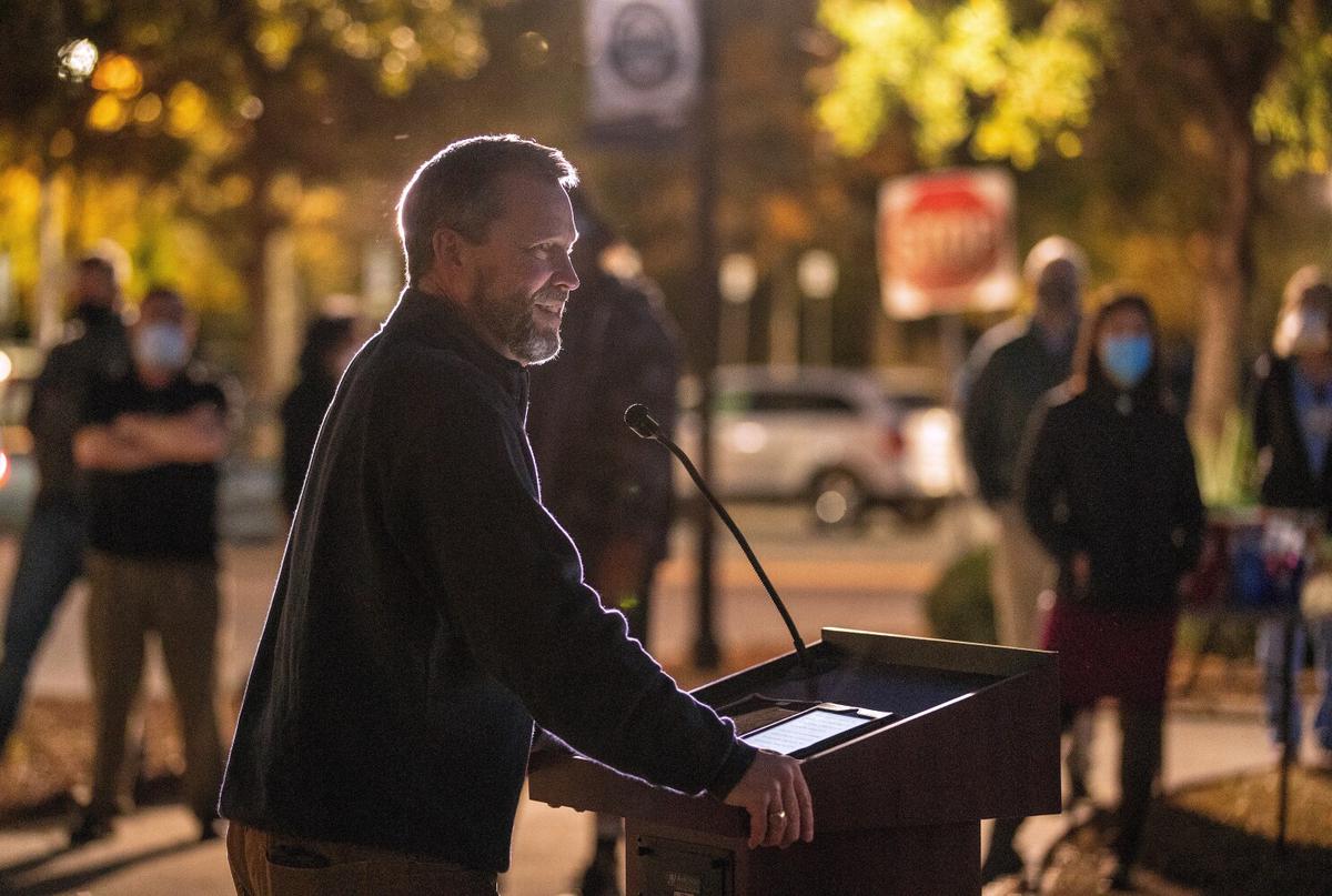 Suspenden a líder de Iglesia anglicana conservadora por acusaciones de conducta sexual inapropiada