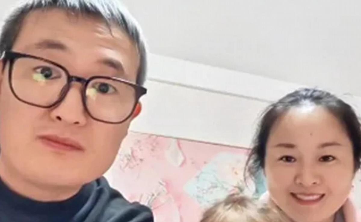 Padres chinos, hija con rasgos diferentes.