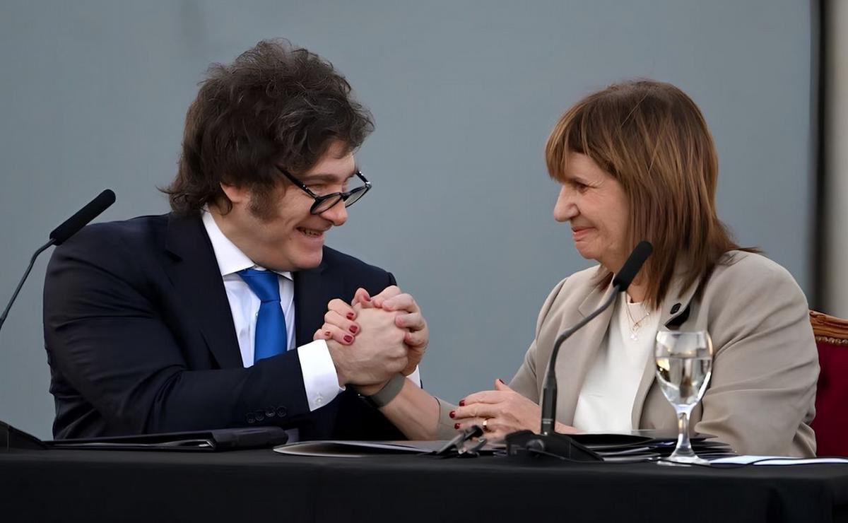 Patricia Bullrich junto a Javier Milei.