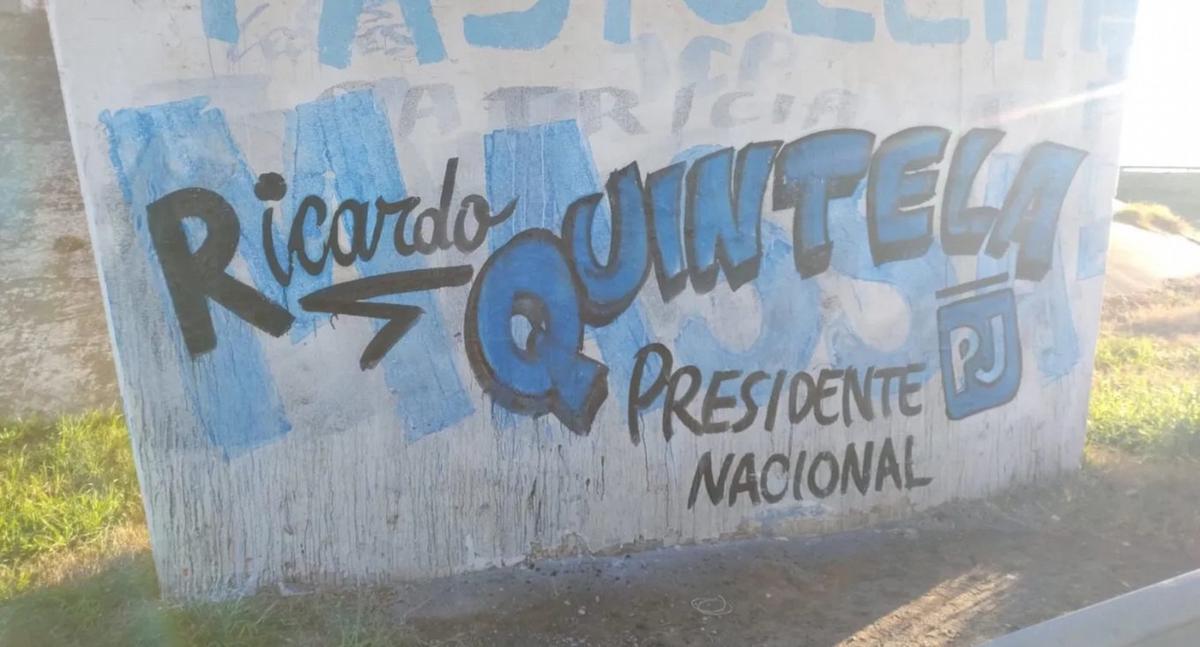 En Córdoba ya aparecieron pintadas con la candidatura de Quintela
