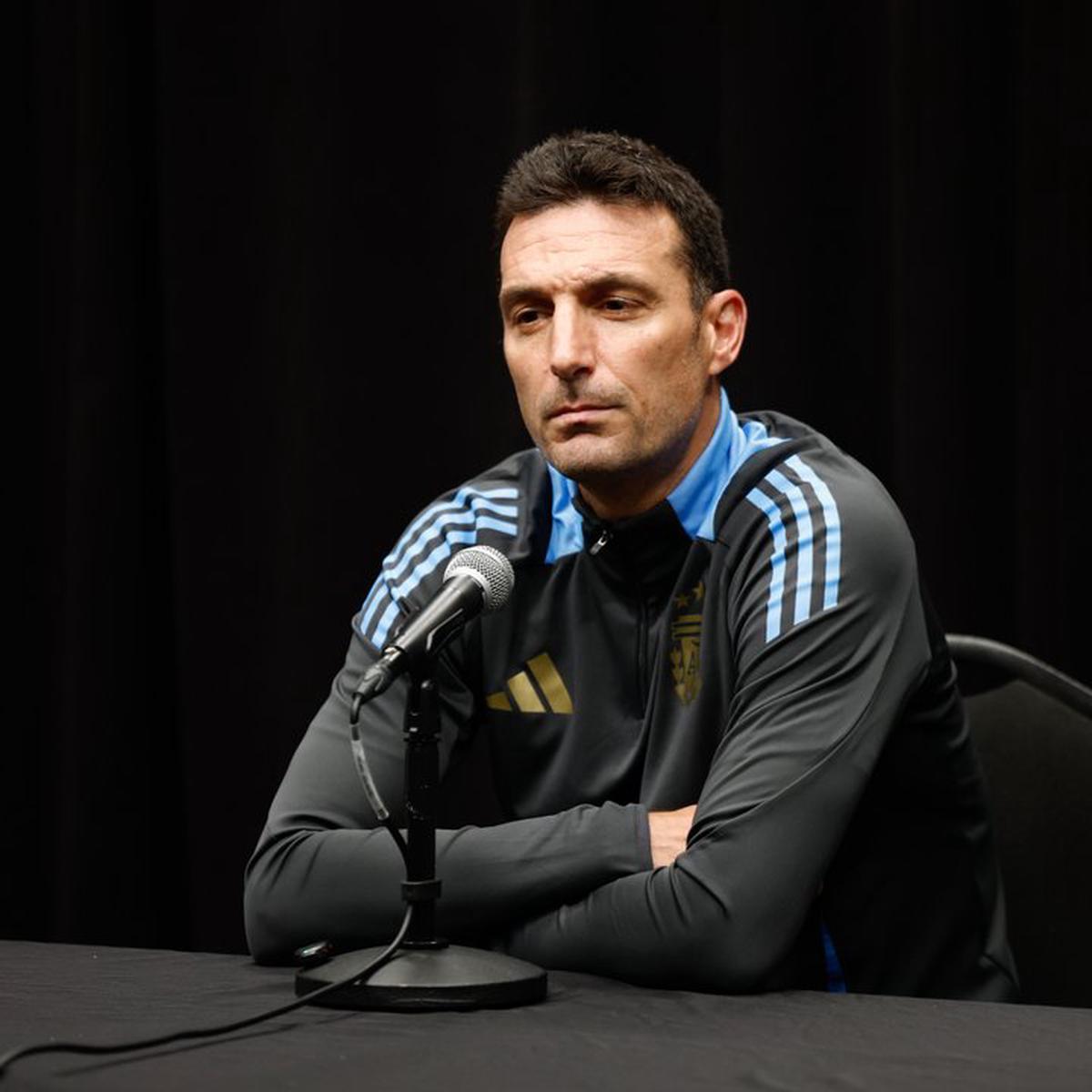 Lionel Scaloni en conferencia de prensa.