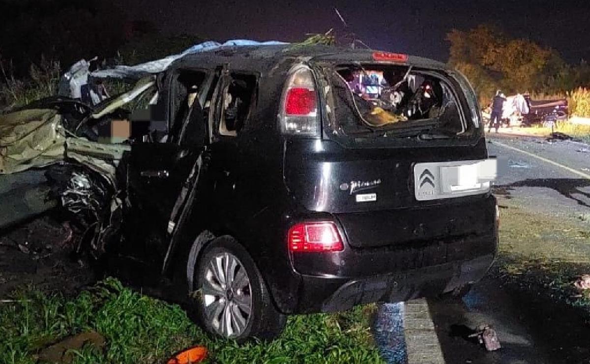 Así quedaron los vehículos tras el violento choque.