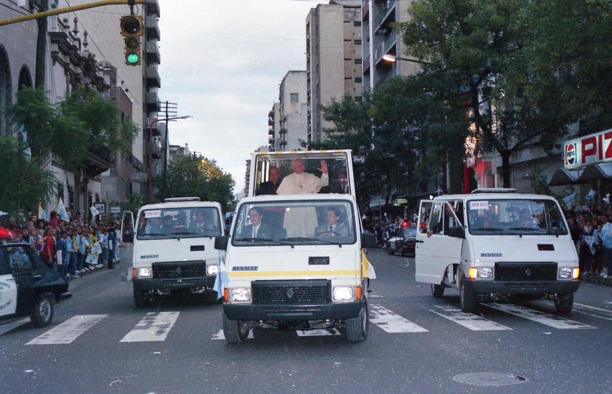 El papa Juan Pablo II en su visita a Córdoba en 1987 (Daniel Cáceres).