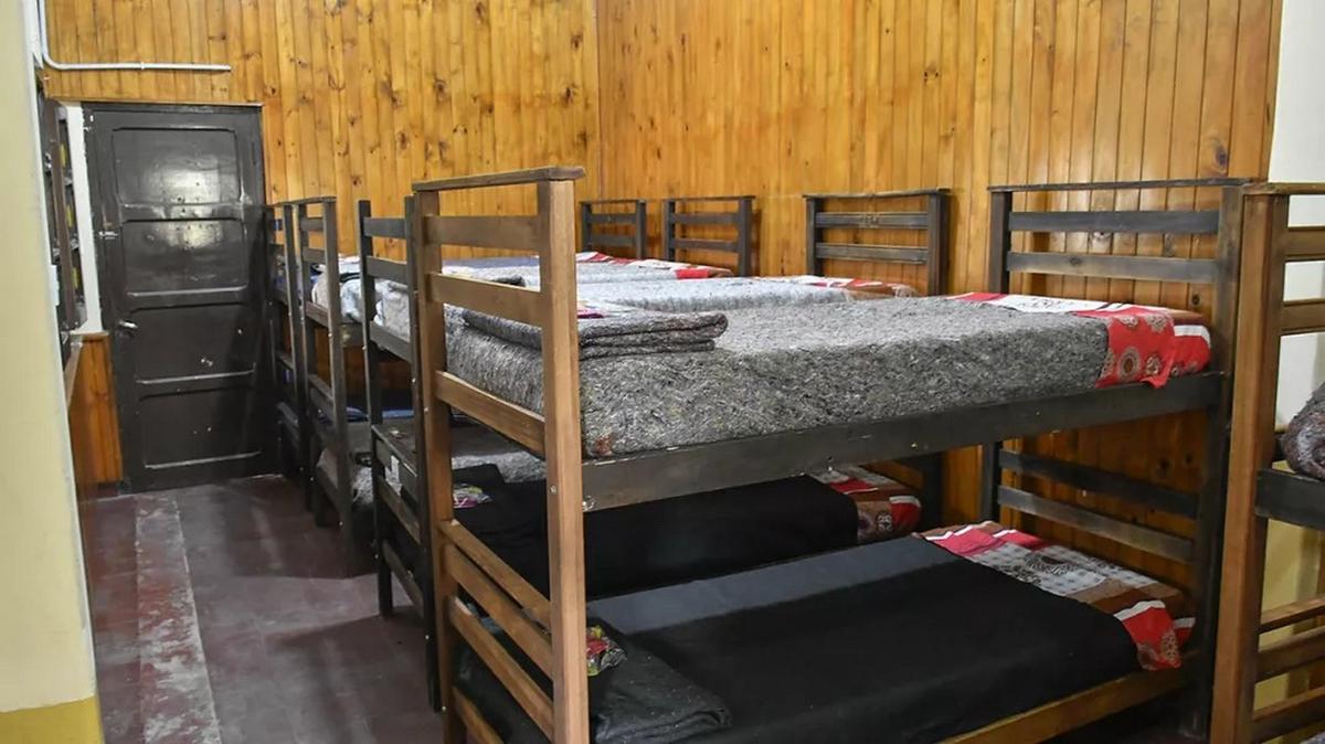 Capacidad colmada en el hogar de noche