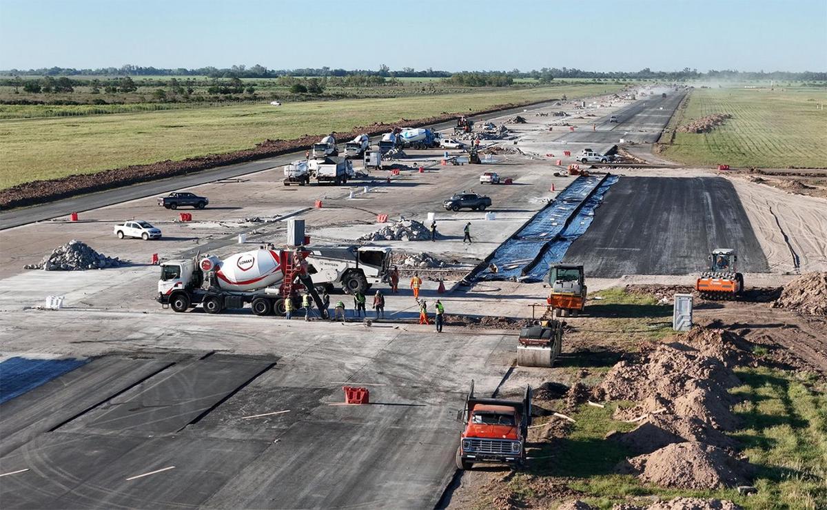 La obra en la pista del aeropuerto de Rosario ya tiene un 30% de avance.