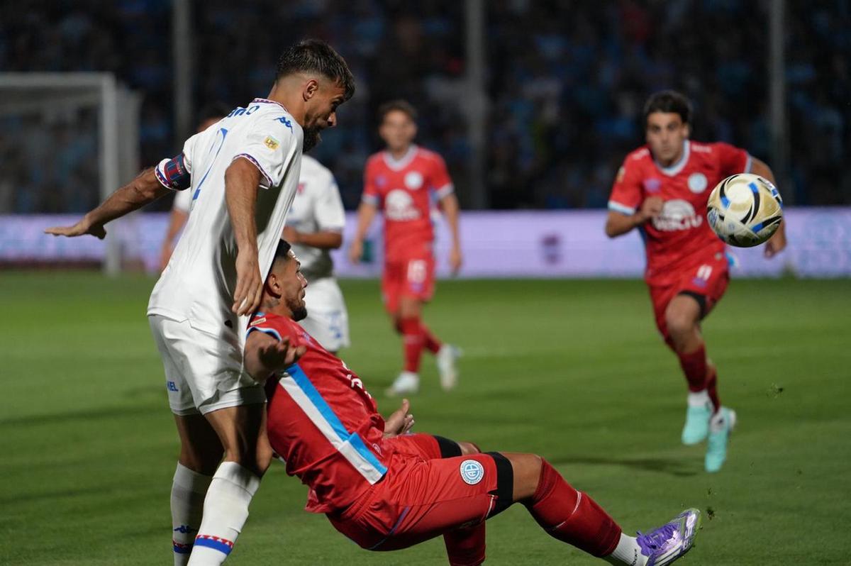 "La B" no pudo sumar de a tres de local.