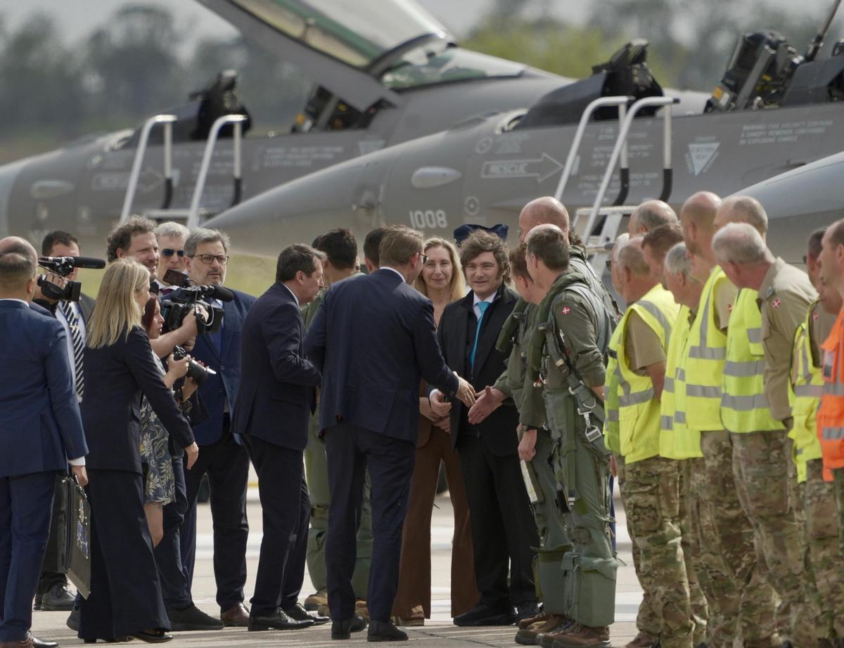 El Presidente presentó los F-16 en Las Higueras. (Foto: Daniel Cáceres/Cadena 3)