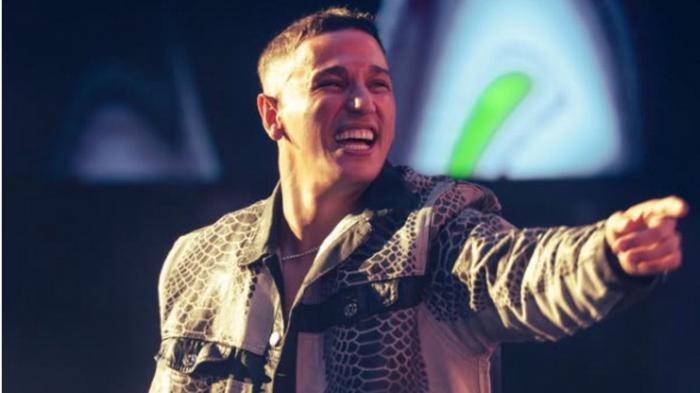 Q'Lokura estrenó "De Eso Se Trata El Amor" en la voz del Chino Herrera