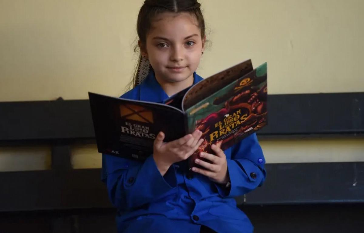 La pequeña Guillemina, apasionada por la lectura (Foto: La Gaceta/Analía Jaramillo).