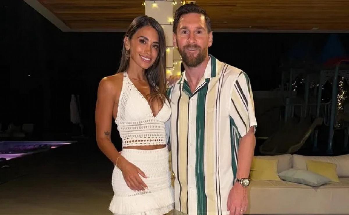 FOTO: Antonela Roccuzzo y Lionel Messi celebraron el 2025 en Rosario. (Redes)