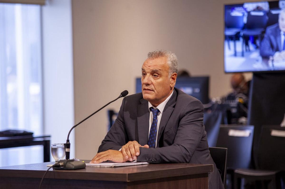 El proceso judicial comienza con acusaciones de negligencia y mal desempeño