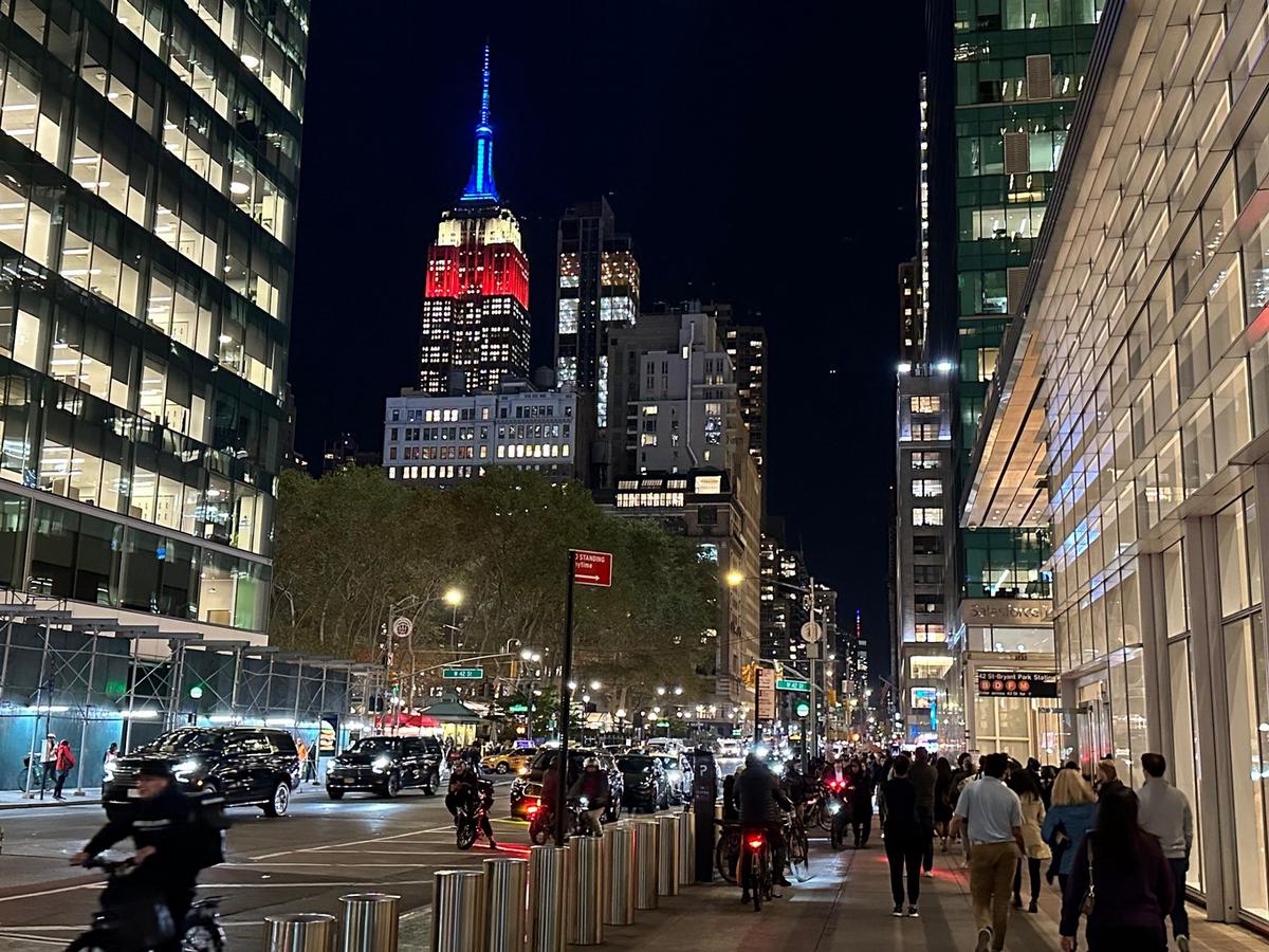 FOTO: Times Square, el corazón de Nueva York, palpita el resultado.