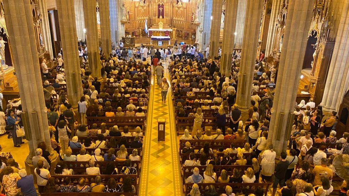Las reliquias de Santa Bernardita, la vidente de Lourdes, recorren Argentina