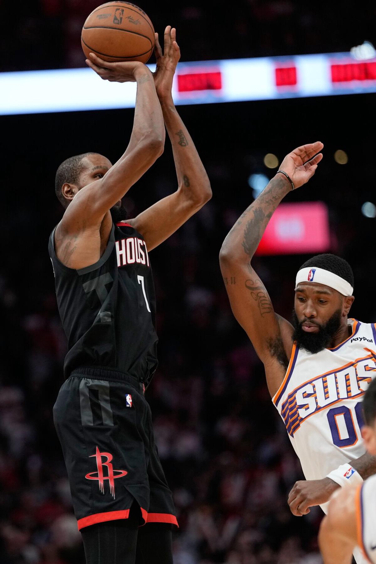 Triple de Durant en los últimos segundos da a los Rockets victoria 100-97 sobre los Suns
