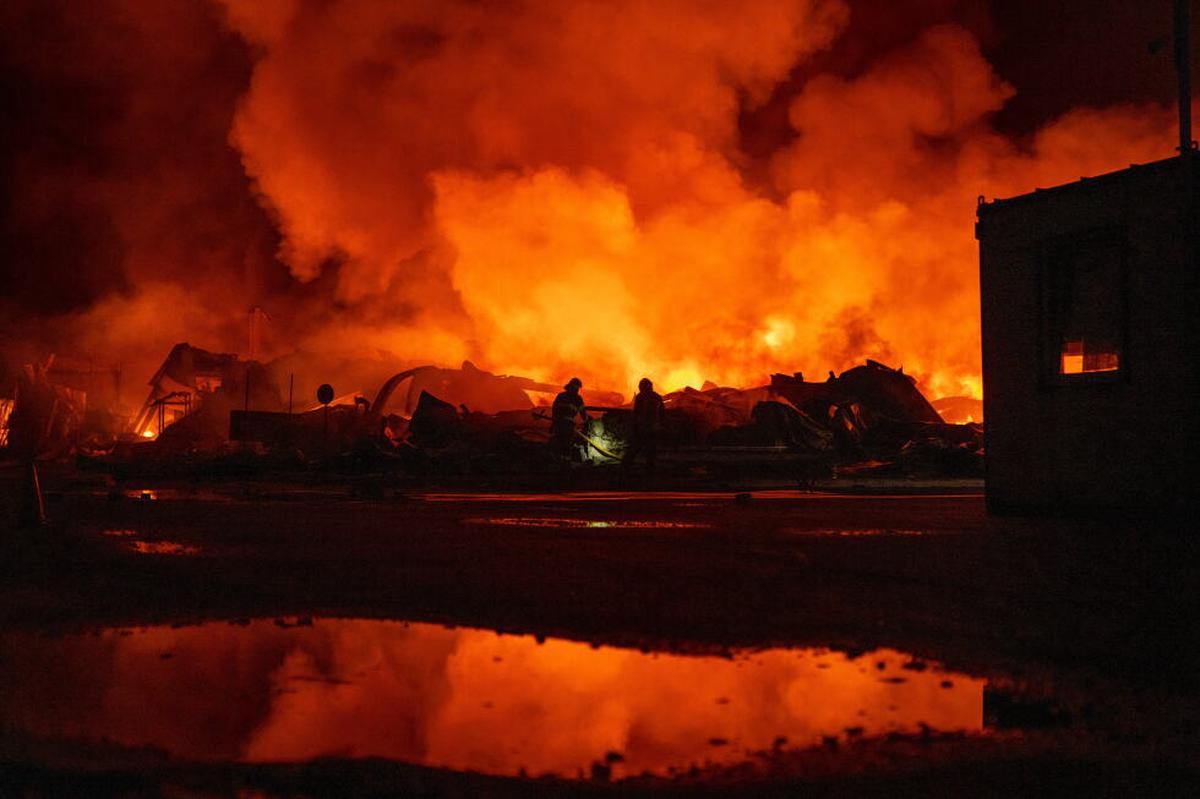 Arde almacén de gigante minorista ruso tras el último ataque de Kiev con drones de largo alcance