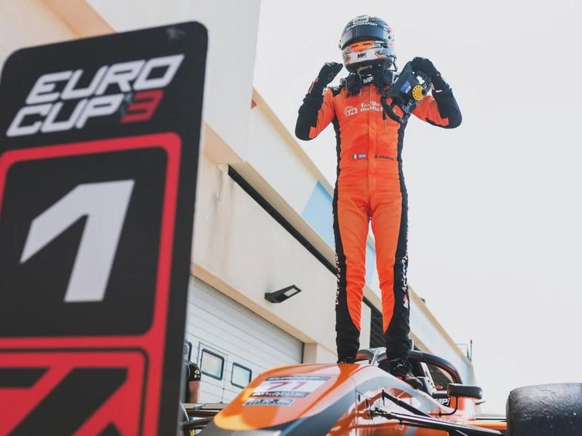 Mattia Colnaghi festeja un triunfo en la Eurocup-3.