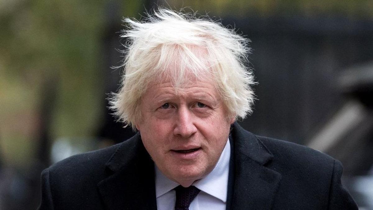 Un ex primer ministro británico salió ileso tras un ataque con drones contra un tren en Ucrania.