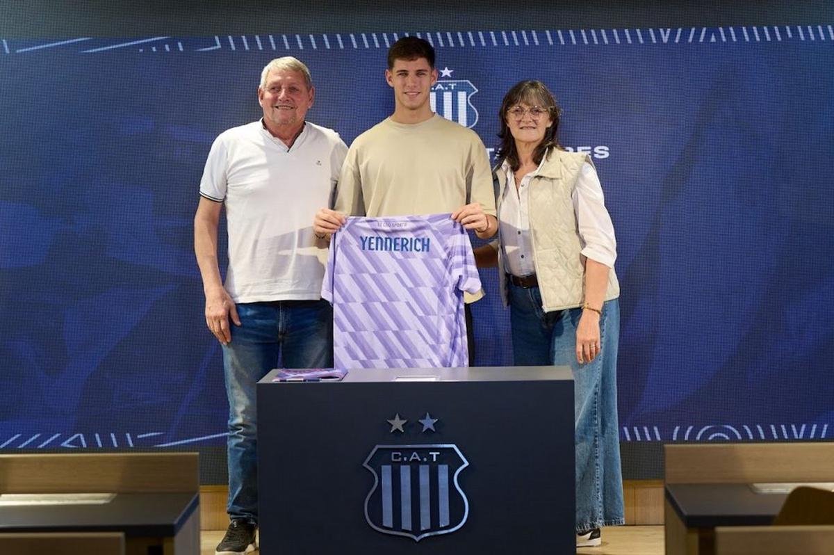 El juvenil arquero Franco Yennerich firmó su primer contrato en la