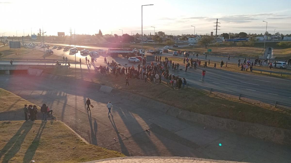 Tensión en la marcha por Agostina. (Foto: Sergio Castellano/C3)