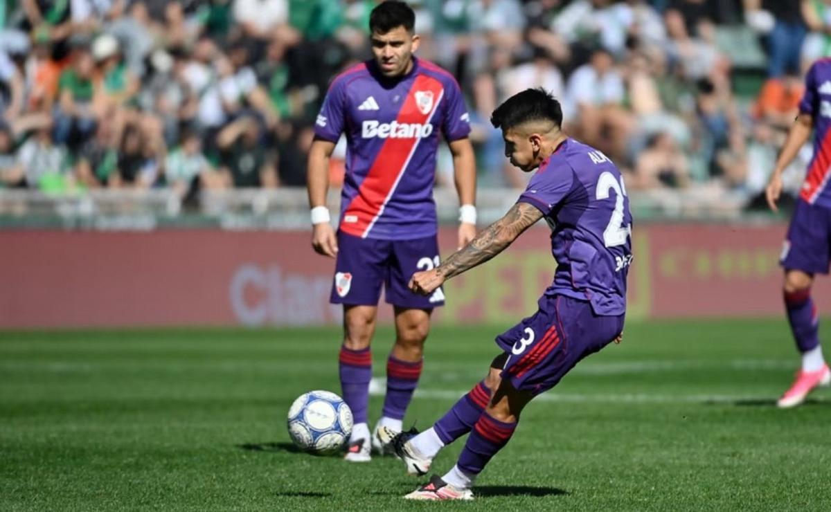 Thiago Almada en el partido ante Banfield. (Foto:Prensa CARP)