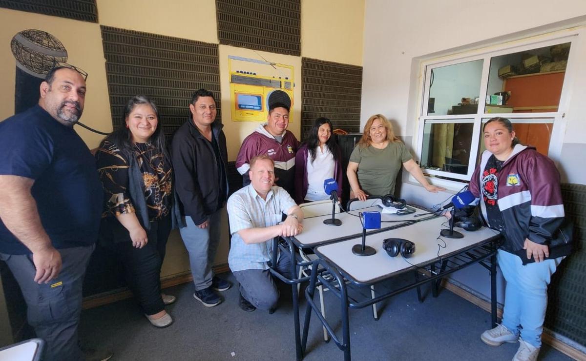 FOTO: Cadena 3 instaló la radio en la Escuela Provincial 57 de Maquinchao.