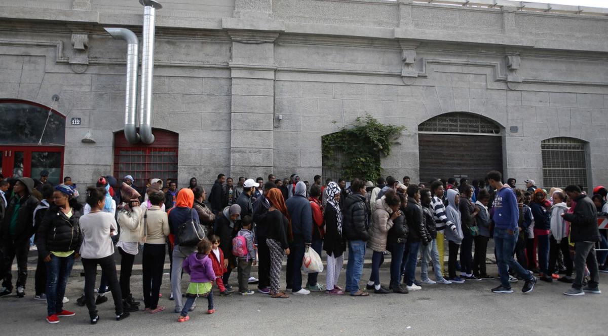 Países de la UE acuerdan modelo para enviar migrantes rechazados a