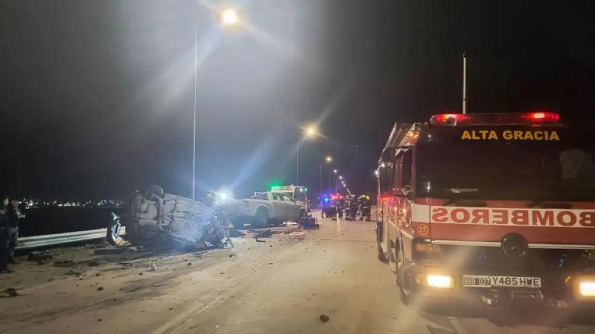 Cuatro muertos en trágico choque entre auto y camioneta en Córdoba