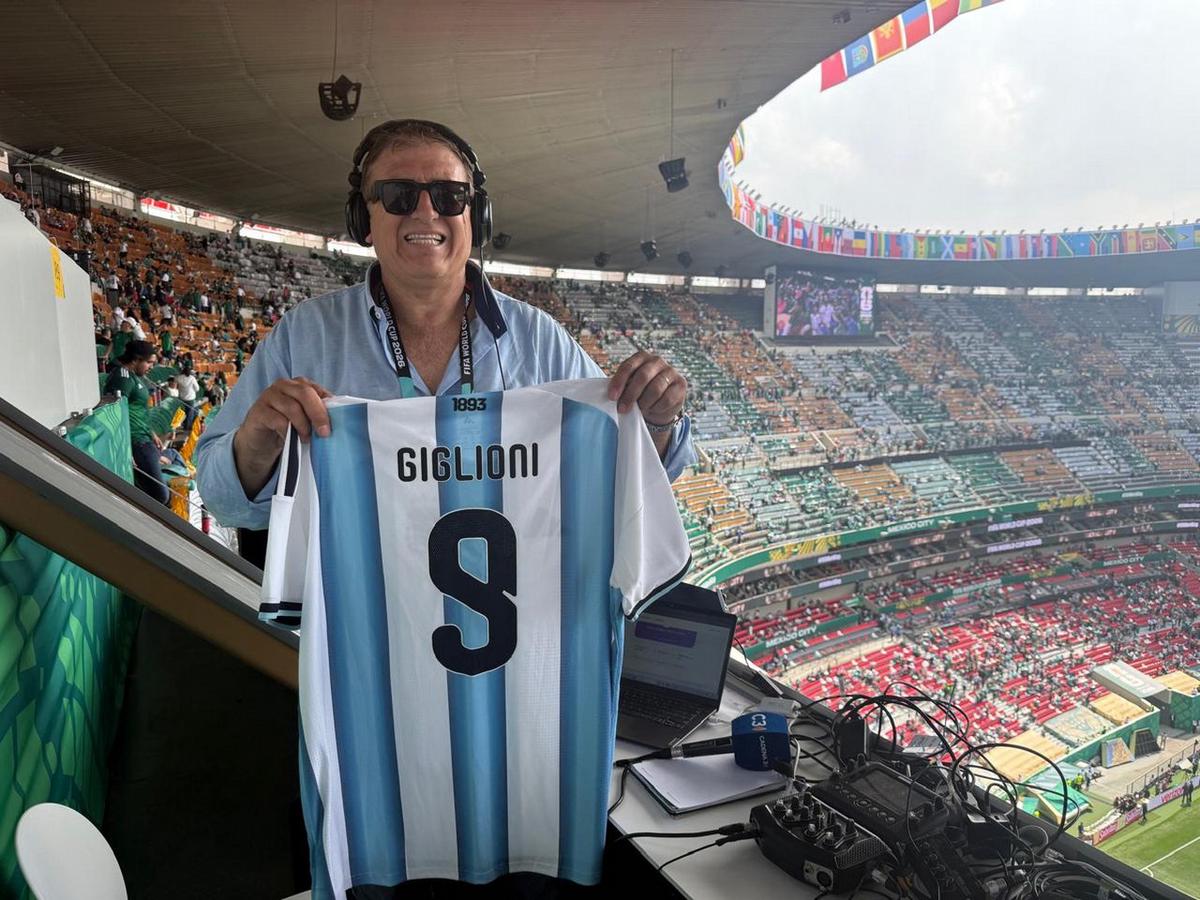 FOTO: Cadena 3, en el Estadio Azteca.