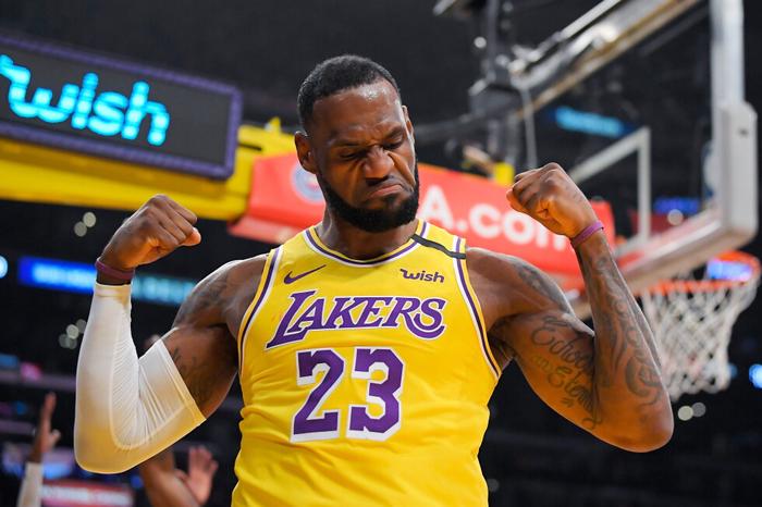 LeBron James confirmó su fichaje por los 76ers