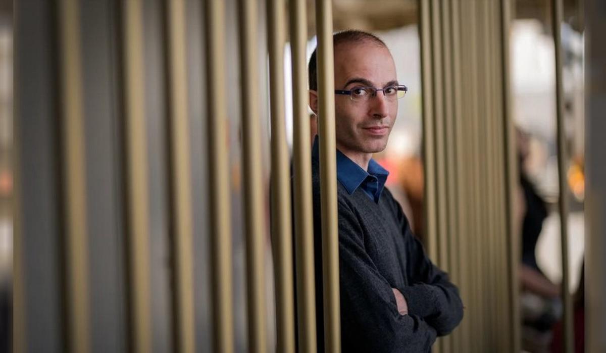 FOTO: Yuval Noah Harari vuelve con Nexus: “La IA podría crear regímenes de vigilancia