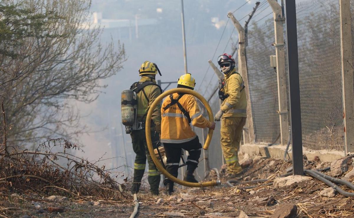 FOTO: Avanza el incendio iniciado en La Calera. (Foto: Daniel Cáceres/Cadena 3)