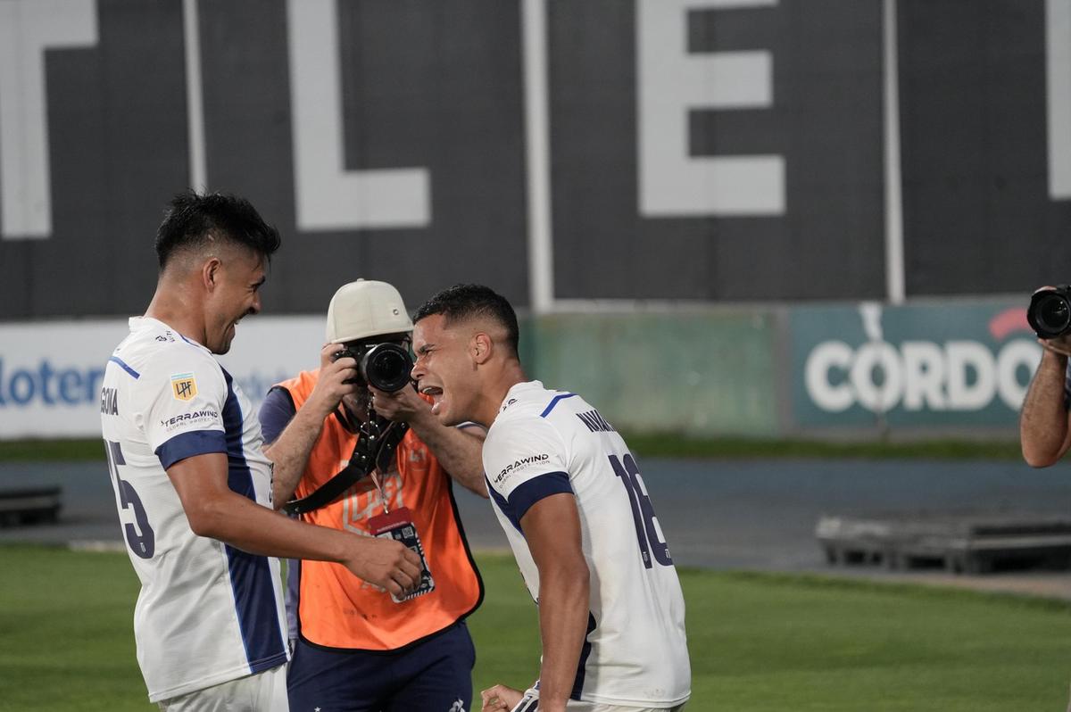 FOTO: Navarro celebra su gol ante Huracán. 