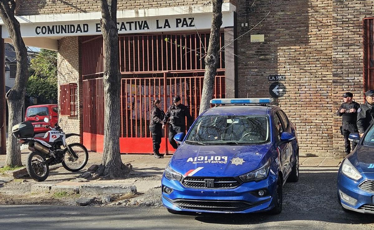 FOTO: La escuela amenazada.