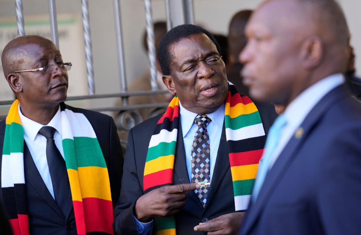 Zimbabue: Ministro propone alargar mandato de presidente, quien tiene 83 años