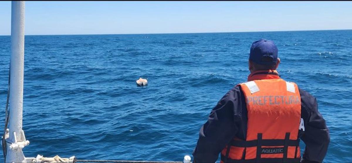 Intensa búsqueda de kayakistas desaparecidos en Santa Teresita por condiciones climáticas adversas