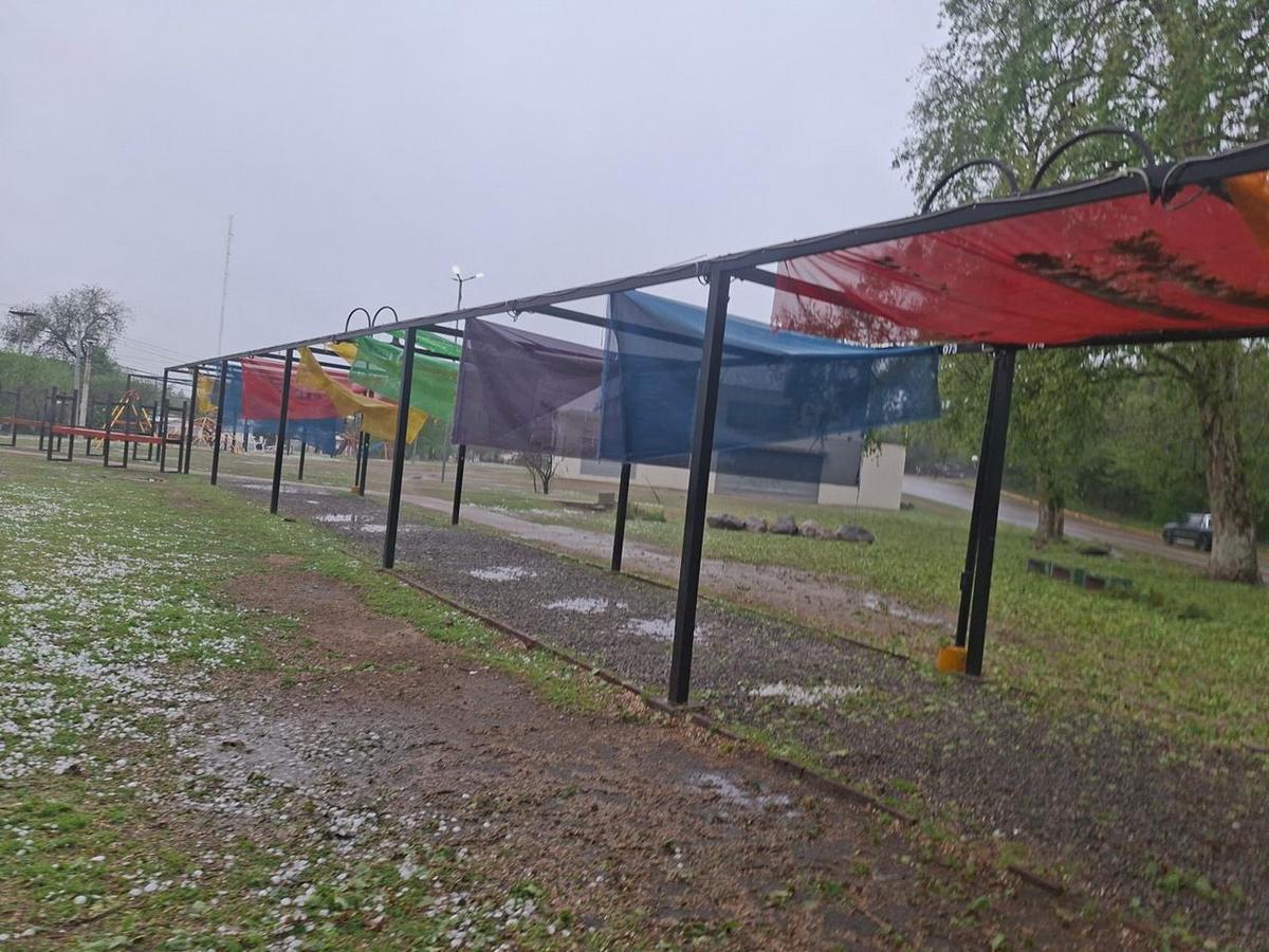 Dramático temporal de granizo en Unquillo.