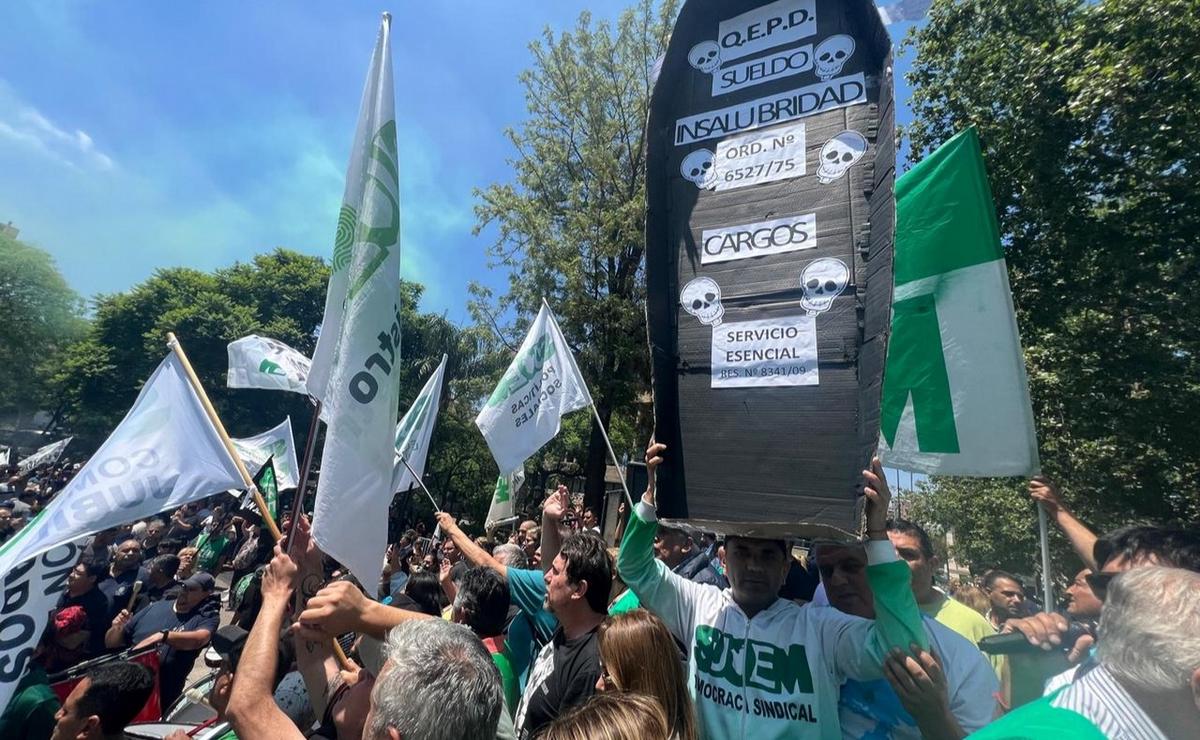 FOTO: El Suoem marchó por el centro de Córdoba (Foto: Daniel Cáceres/Cadena 3).