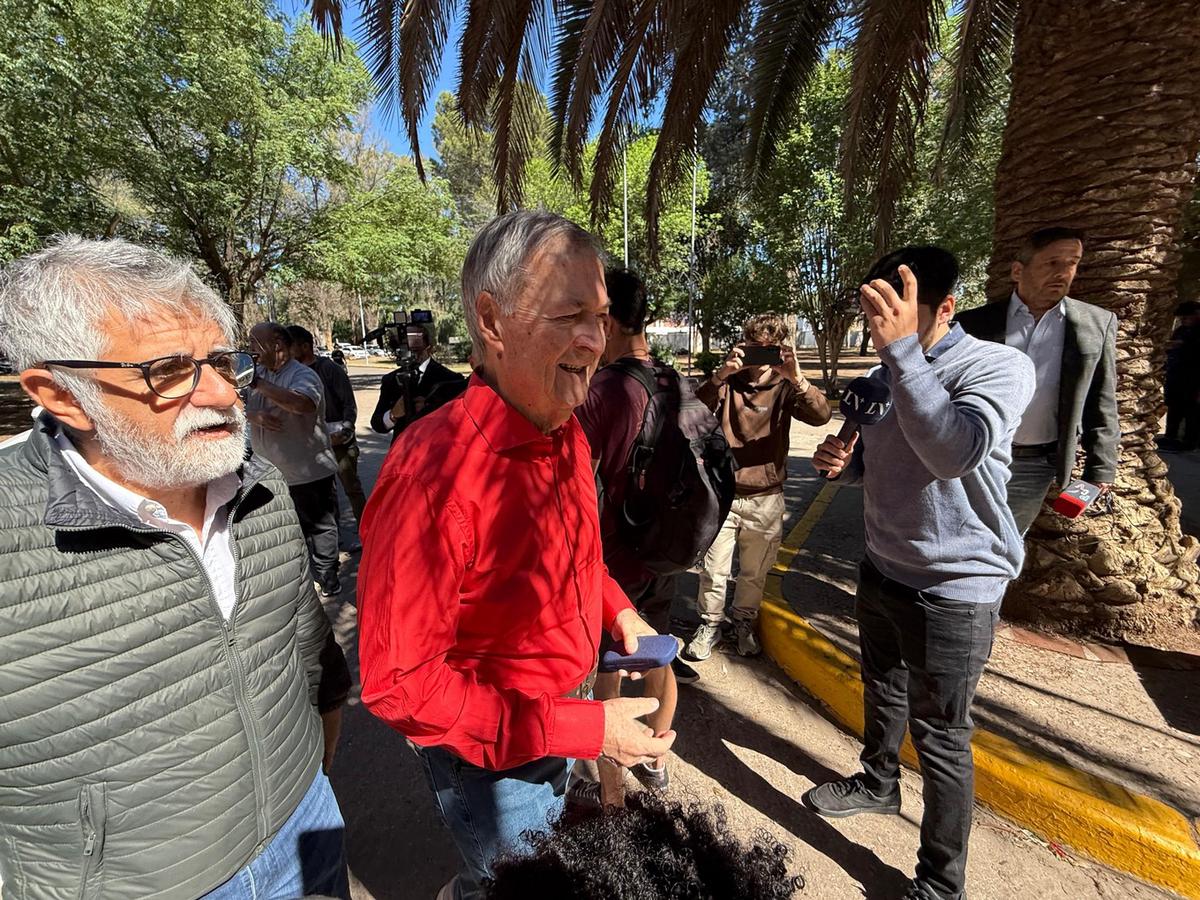 Schiaretti, al ir a votar.