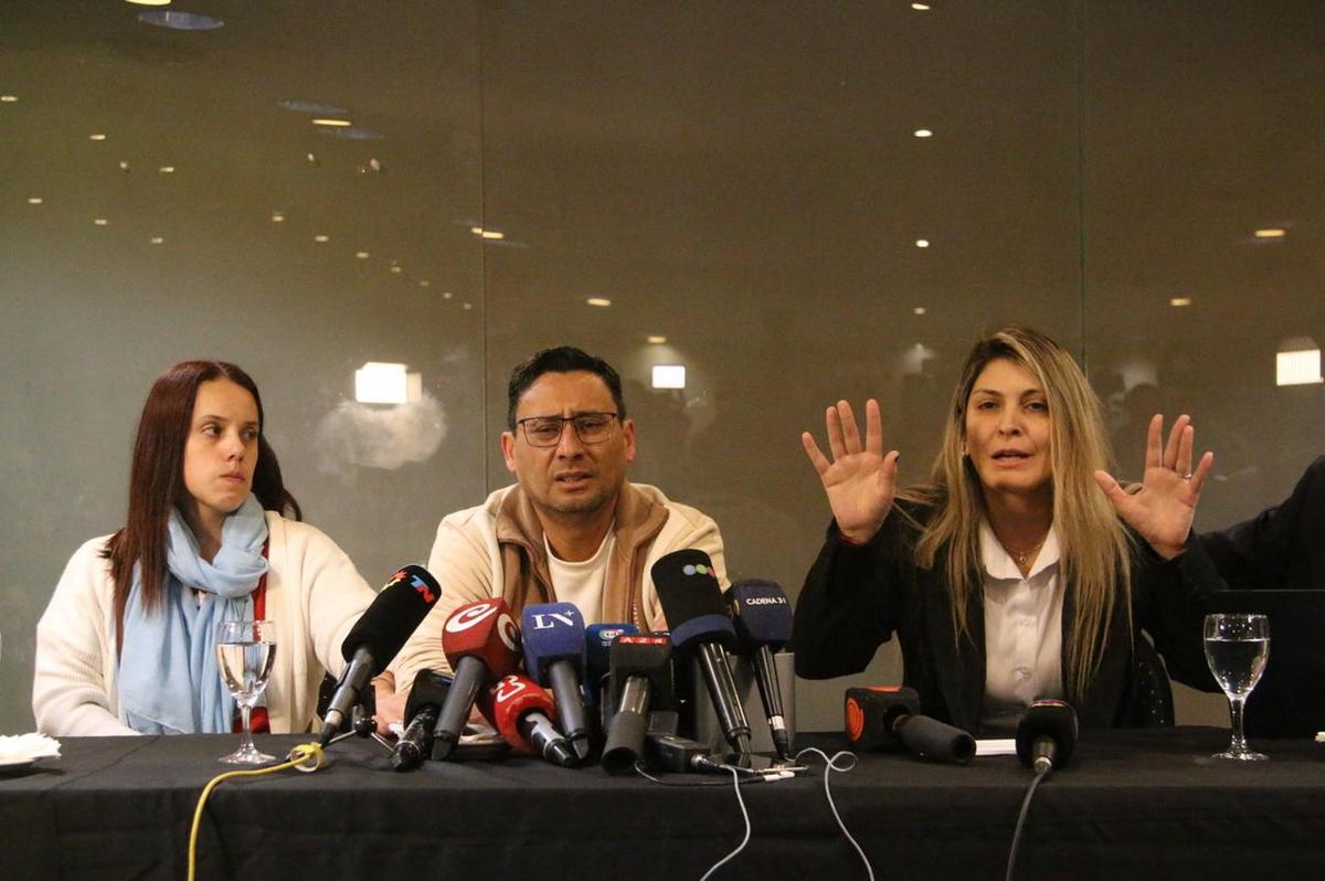 El padre de la menor asesinada dio una conferencia de prensa.