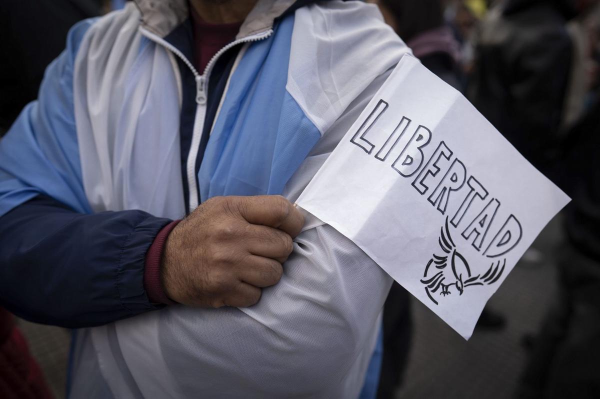 El apoyo a Milei se sostiene, pero por debajo del 40%. (NA)