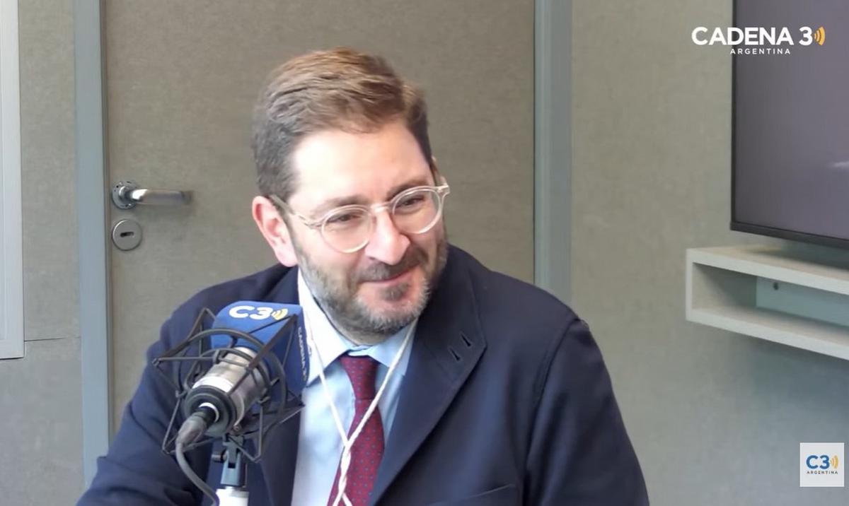 “La polarización política deviene de un contrato social facturado”, afirmó Muñiz.