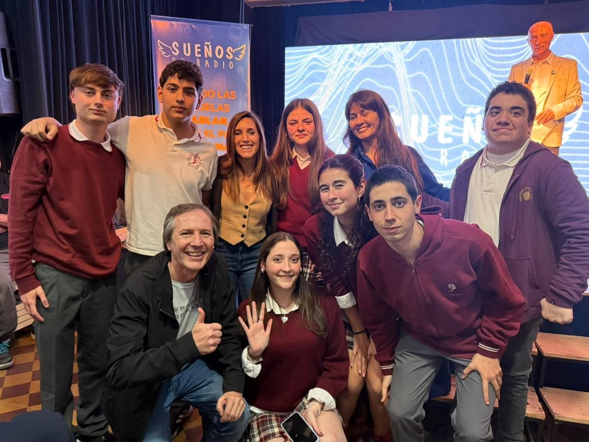 Sueños de Radio premió al folclore en Arequito junto a Soledad Pastorutti.