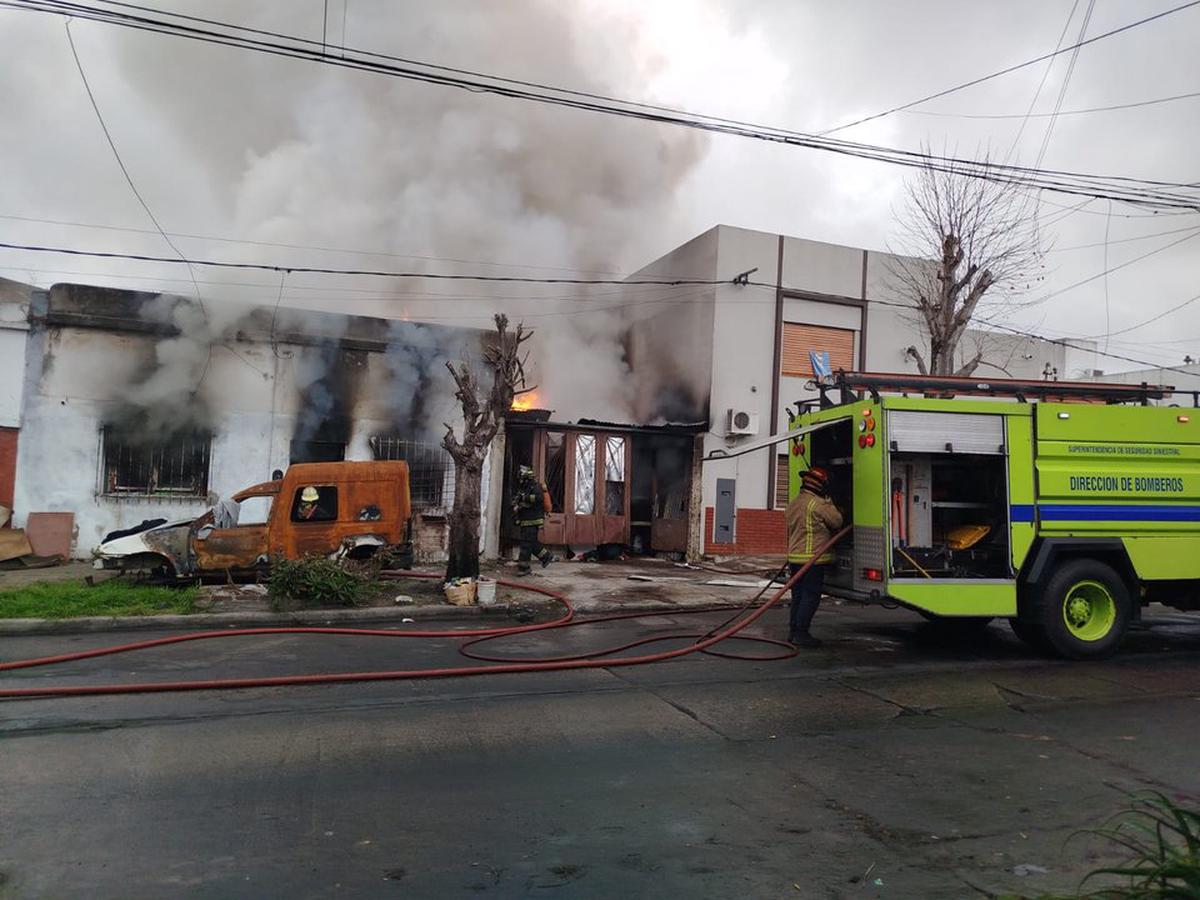 Incendio en La Plata: una mujer fallece y un hombre sufre quemaduras graves