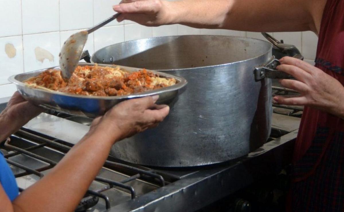 Crece la demanda de alimentos en Rosario.