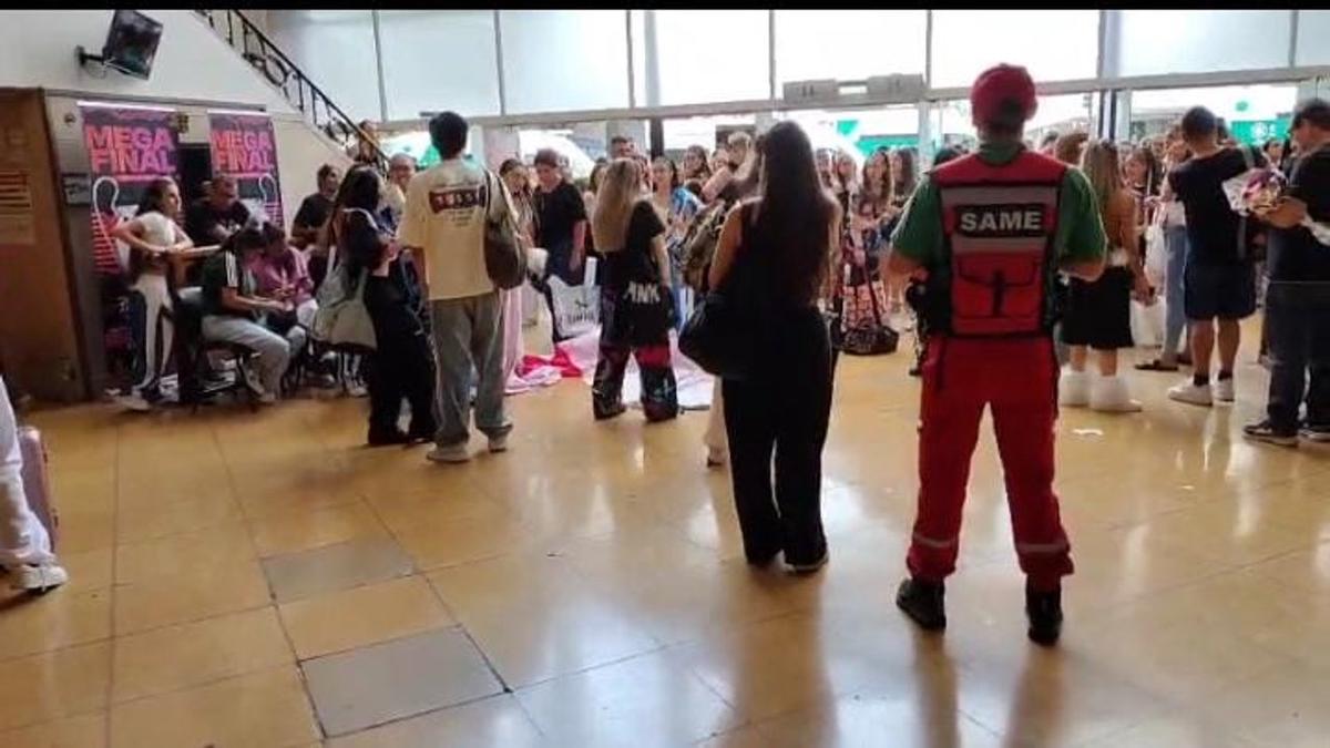 Desmayos y caos en el Teatro Gran Rivadavia por sobreventa de entradas